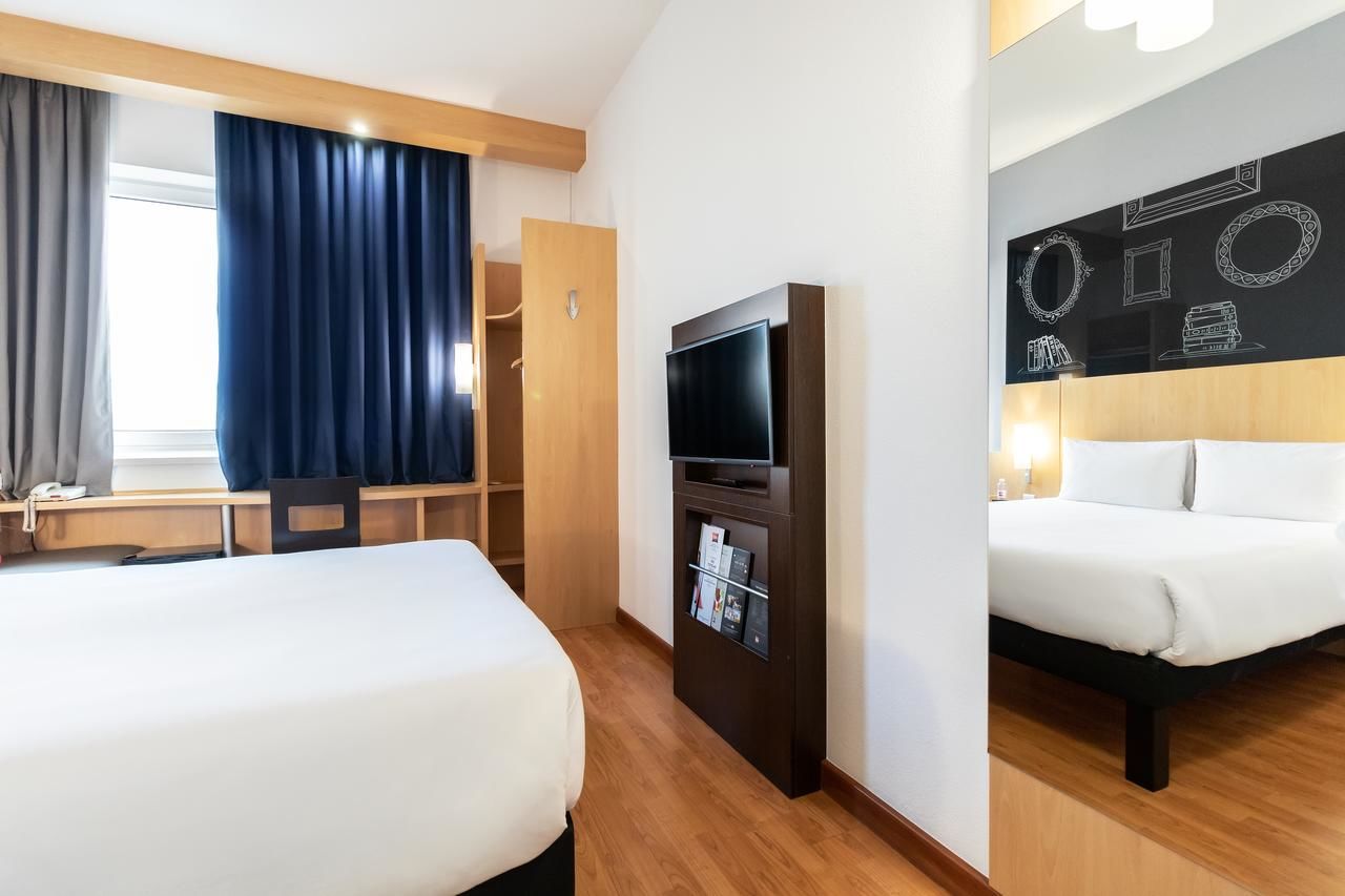 Отель ibis Kiev City Center Киев